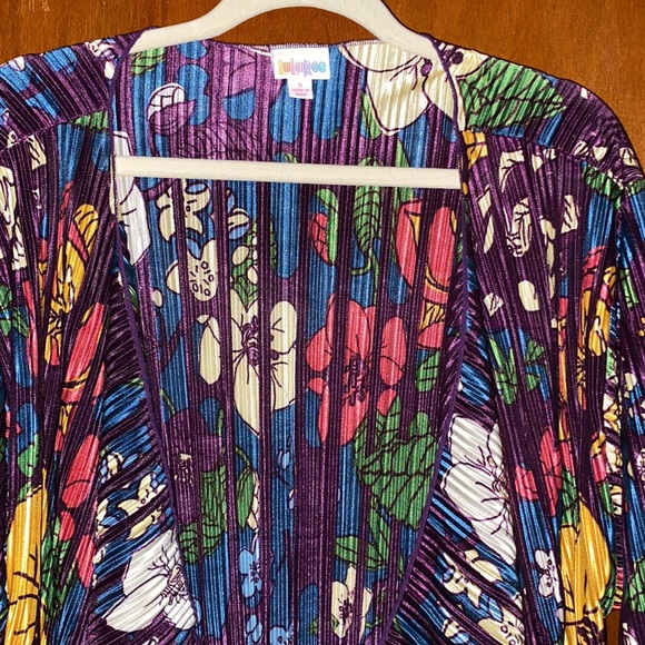 LuLaRoe Shirley 3/4 Sleeve Kimono in Vibrant Colors Floral Print 🌺🌼-Size Small - Picture 2 of 10